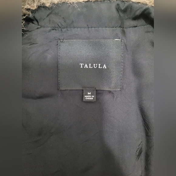 Talula-Aritzia,Faux Fur sleeveless vest in Gray/Brown Color. Hook closure.Size:M - Picture 4 of 6